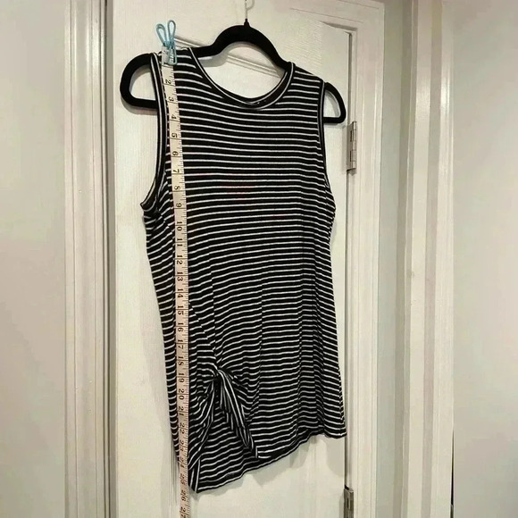 Bobeau Black White Stripes Sleeveless Crew Neck Twist Hem Textured Tank Size S - Picture 9 of 11